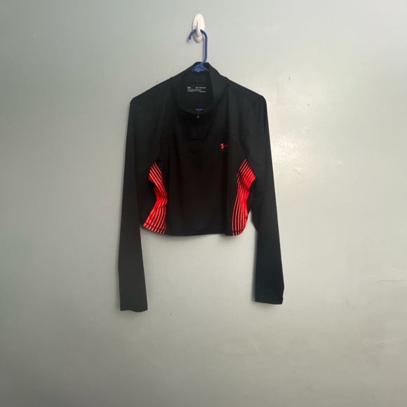 UNDER ARMOR SPORTS TOP - Picture 5 of 14
